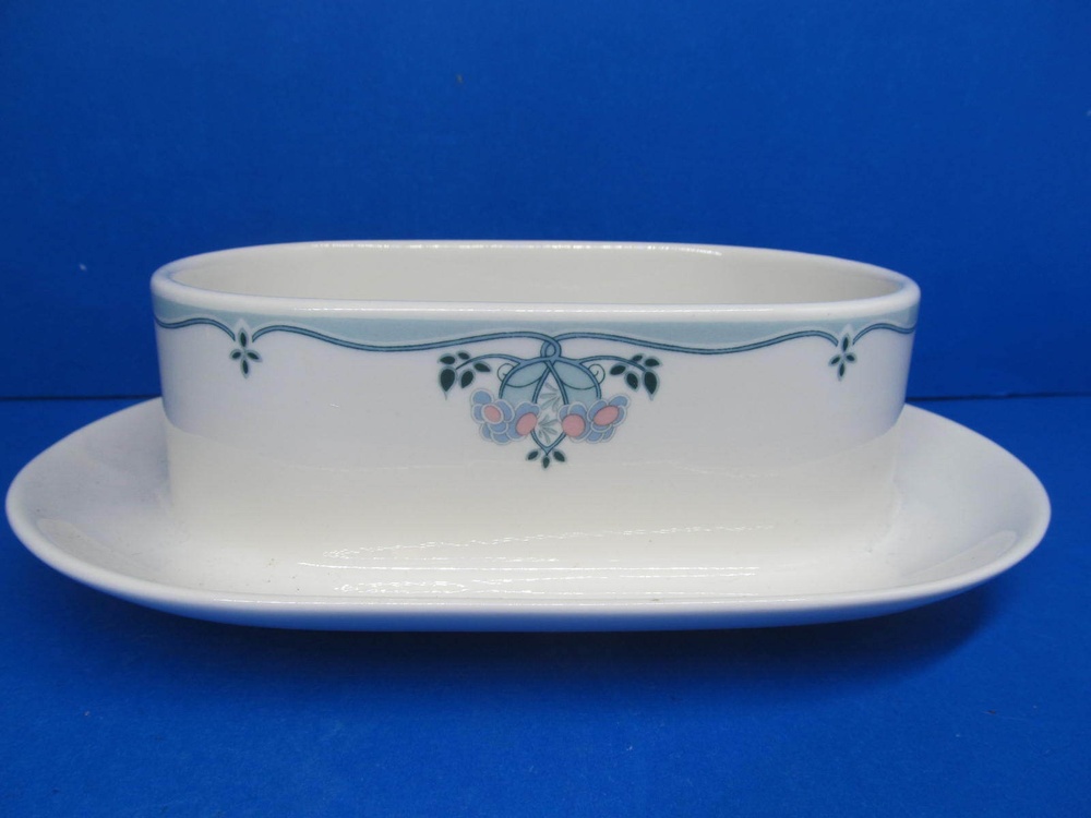 Villeroy & Boch Bilbao 1748 Gravy Boat With Attached Underplate